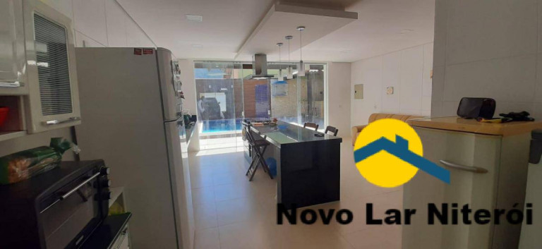 Imagem Casa com 3 Quartos à Venda, 400 m² em Piratininga - Niterói Imagem Casa com 3 Quartos à Venda, 400 m² em Piratininga - Niterói