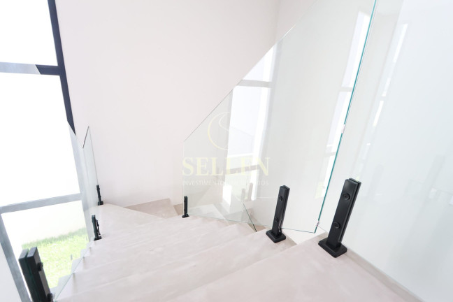 Casa com 3 Quartos à Venda, 252 m² em Santa Regina - Camboriú