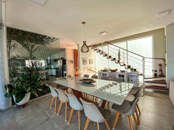 Imagem Sobrado com 3 Quartos à Venda, 252 m² em Cigarras - São Sebastião Imagem Sobrado com 3 Quartos à Venda, 252 m² em Cigarras - São Sebastião