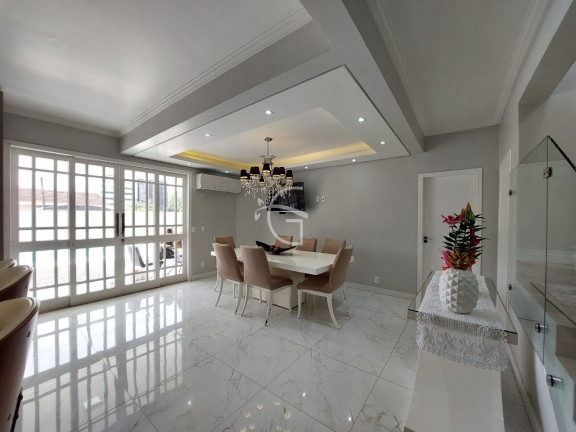Imagem Casa com 4 Quartos à Venda, 388 m² em Glória - Joinville Imagem Casa com 4 Quartos à Venda, 388 m² em Glória - Joinville