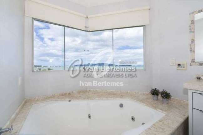 Imagem Casa com 5 Quartos para Temporada, em Zimbros - Bombinhas Imagem Casa com 5 Quartos para Temporada, em Zimbros - Bombinhas