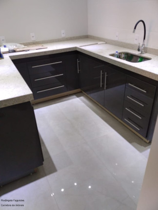 Imagem Sobrado com 3 Quartos à Venda, 100 m² em Centro - Bandeira Do Sul Imagem Sobrado com 3 Quartos à Venda, 100 m² em Centro - Bandeira Do Sul