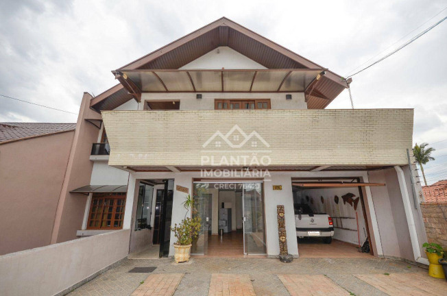 Imagem Casa com 4 Quartos à Venda, em Pinheirinho - Curitiba Imagem Casa com 4 Quartos à Venda, em Pinheirinho - Curitiba