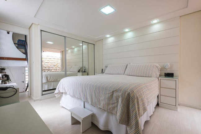 Imagem Casa com 3 Quartos à Venda, em Agronomica - Florianópolis Imagem Casa com 3 Quartos à Venda, em Agronomica - Florianópolis