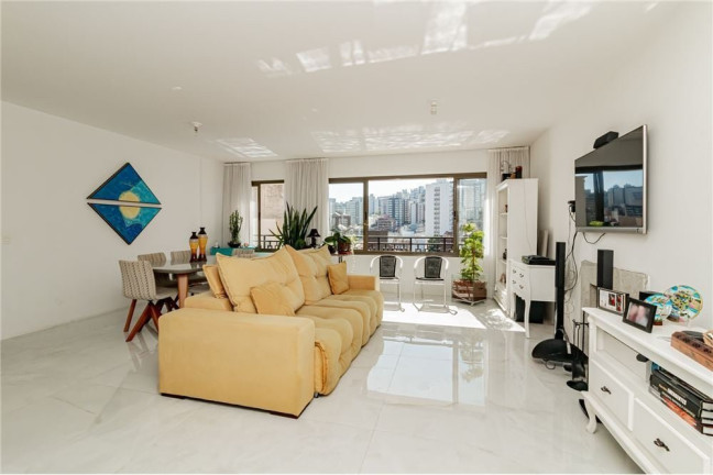 Imagem Apartamento com 3 Quartos à Venda, 123 m² em Petrópolis - Porto Alegre