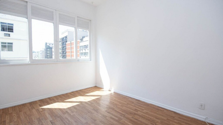 Imagem Imóvel com 1 Quarto à Venda, 26 m² em Copacabana - Rio De Janeiro Imagem Imóvel com 1 Quarto à Venda, 26 m² em Copacabana - Rio De Janeiro