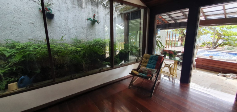 Imagem Casa com 4 Quartos à Venda, em São Francisco - Niterói Imagem Casa com 4 Quartos à Venda, em São Francisco - Niterói