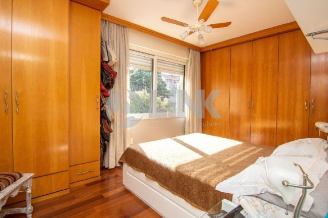 Imagem Imóvel com 3 Quartos à Venda, 232 m² em Petrópolis - Porto Alegre Imagem Imóvel com 3 Quartos à Venda, 232 m² em Petrópolis - Porto Alegre