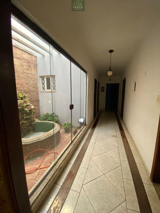 Imagem Casa com 3 Quartos à Venda, 250 m²