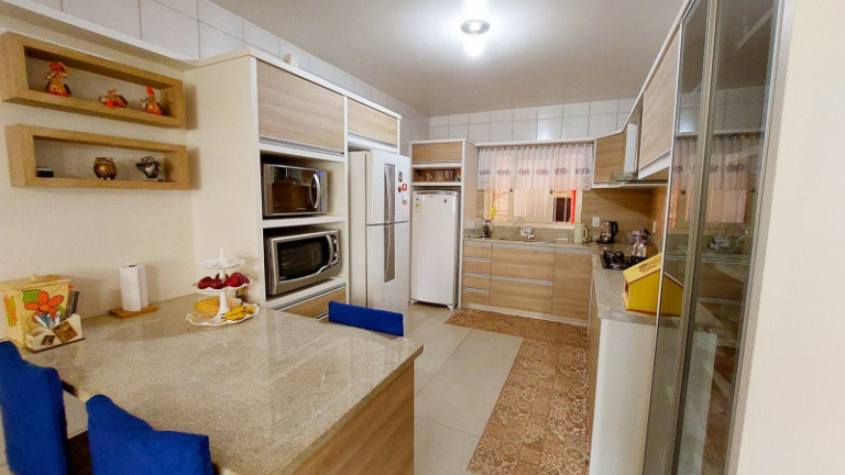 Imagem Casa com 3 Quartos à Venda, 205 m²