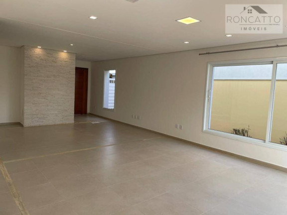 Imagem Casa de Condomínio com 4 Quartos à Venda, 240 m²