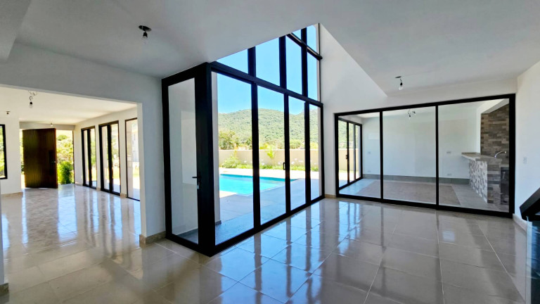 Imagem Casa com 3 Quartos à Venda, em Poços De Caldas Imagem Casa com 3 Quartos à Venda, em Poços De Caldas