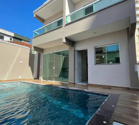 Casa com 3 Quartos à Venda, 249 m² em Caiçara - Praia Grande