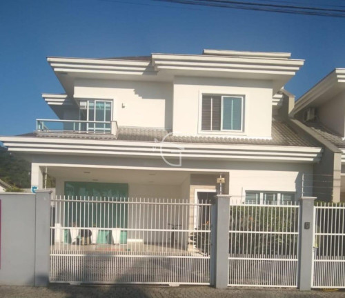 Sobrado com 3 Quartos à Venda,  em Saguaçu - Joinville