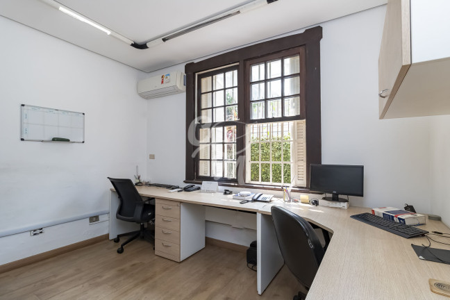 Imagem Casa com 12 Quartos à Venda, 520 m² em Pacaembu - São Paulo Imagem Casa com 12 Quartos à Venda, 520 m² em Pacaembu - São Paulo