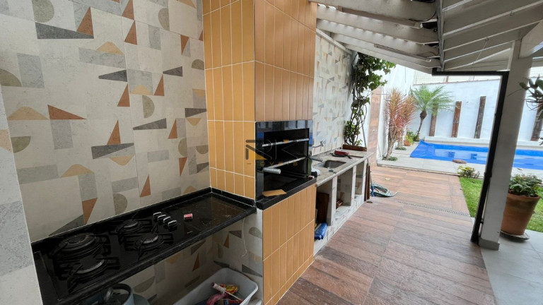 Imagem Casa com 4 Quartos à Venda, 250 m² em Centro - Ubatuba