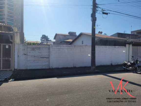 Foto do imóvel Terreno à Venda, 300 m² em Residencial Portal Da Mantiqueira - Taubaté Foto do imóvel Terreno à Venda, 300 m² em Residencial Portal Da Mantiqueira - Taubaté