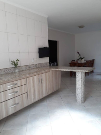 Imagem Casa com 3 Quartos à Venda, 250 m² em Jardim Itamarati - Botucatu
