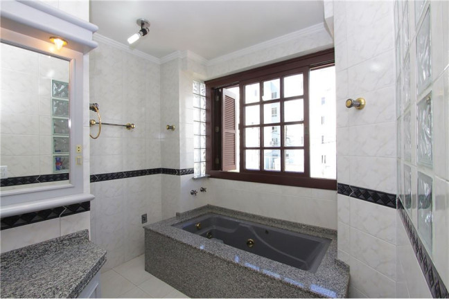 Imagem Casa com 5 Quartos à Venda, em São José - Porto Alegre Imagem Casa com 5 Quartos à Venda, em São José - Porto Alegre