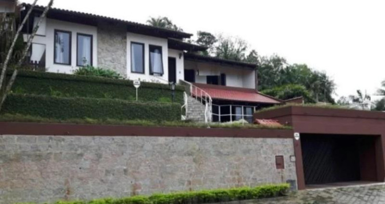 Imagem Casa com 4 Quartos à Venda, 405 m² em Bom Retiro - Joinville Imagem Casa com 4 Quartos à Venda, 405 m² em Bom Retiro - Joinville