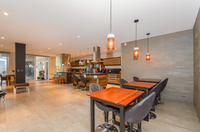 Imagem Casa com 5 Quartos à Venda, 396 m²em Tingui - Curitiba