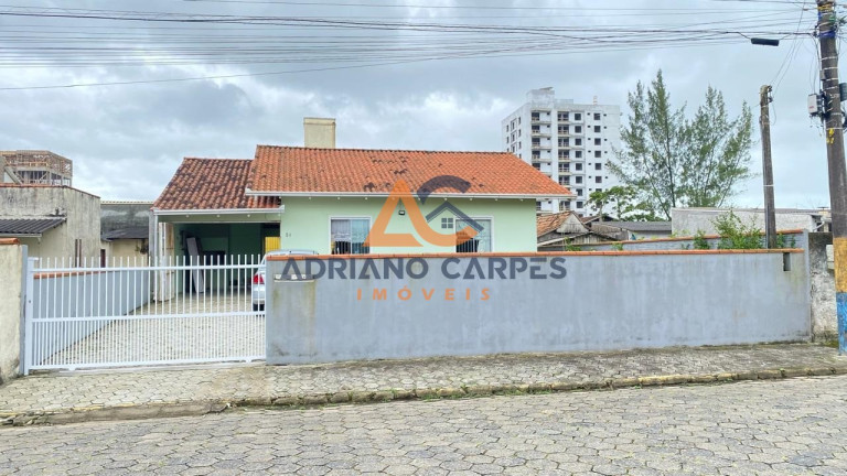 Imagem Casa com 2 Quartos para Alugar ou Temporada, 115 m² em Centro - Navegantes Imagem Casa com 2 Quartos para Alugar ou Temporada, 115 m² em Centro - Navegantes