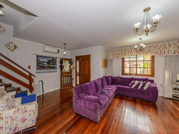 Imagem Casa com 5 Quartos à Venda, 290 m² em Jardim Itu - Porto Alegre
