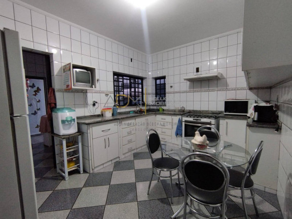 Imagem Sobrado com 4 Quartos à Venda, 420 m² em Centro - Botucatu Imagem Sobrado com 4 Quartos à Venda, 420 m² em Centro - Botucatu
