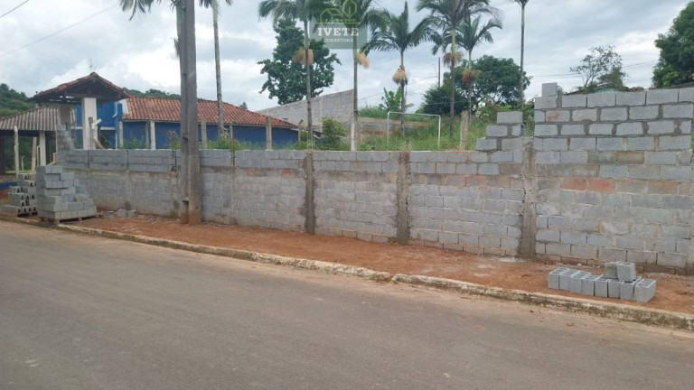 Imagem Casa com 3 Quartos à Venda, 3.000 m² Imagem Casa com 3 Quartos à Venda, 3.000 m²