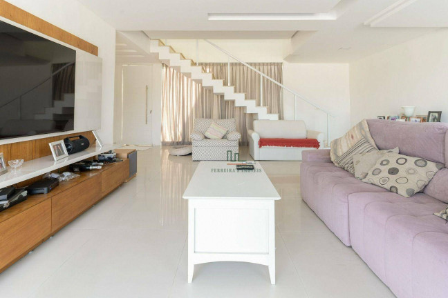 Imagem Casa com 3 Quartos à Venda, 275 m² em Pendotiba - Niterói Imagem Casa com 3 Quartos à Venda, 275 m² em Pendotiba - Niterói