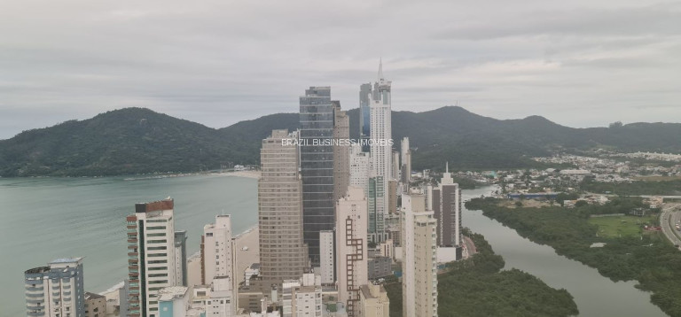Imagem Imóvel com 4 Quartos à Venda, 227 m² em Centro - Balneário Camboriú Imagem Imóvel com 4 Quartos à Venda, 227 m² em Centro - Balneário Camboriú