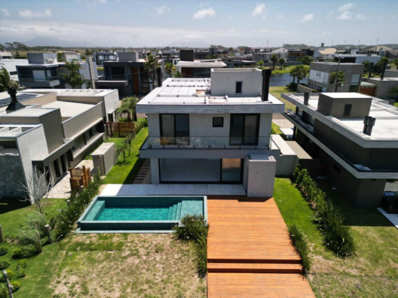 Imagem Casa com 5 Quartos à Venda, 270 m² em -- - Capao Da Canoa Imagem Casa com 5 Quartos à Venda, 270 m² em -- - Capao Da Canoa