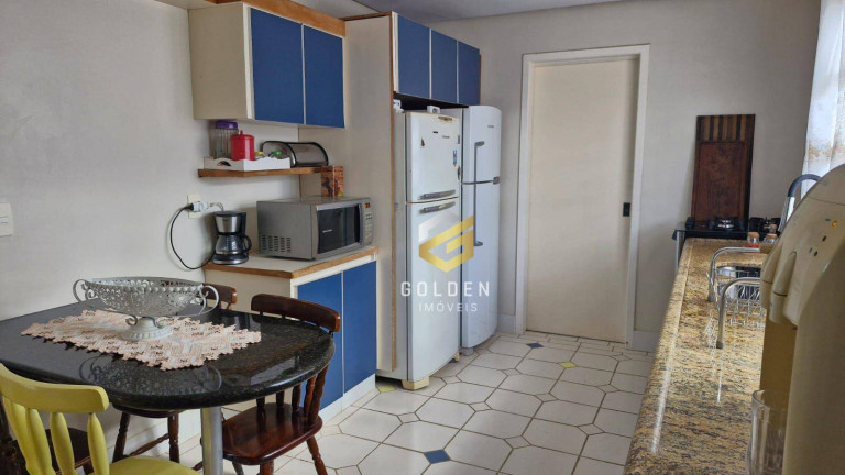 Imagem Casa com 3 Quartos à Venda, 270 m² em Centro - Tijucas Imagem Casa com 3 Quartos à Venda, 270 m² em Centro - Tijucas