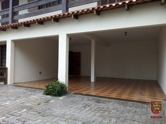 Imagem Casa com 6 Quartos à Venda, em Coqueiros - Florianópolis Imagem Casa com 6 Quartos à Venda, em Coqueiros - Florianópolis