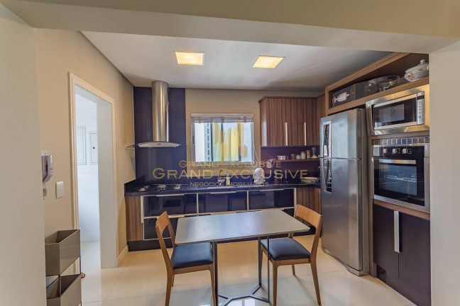 Imagem Apartamento com 3 Quartos à Venda, 142 m² em Pioneiros - Balneário Camboriú Imagem Apartamento com 3 Quartos à Venda, 142 m² em Pioneiros - Balneário Camboriú