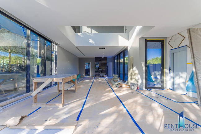 Imagem Casa com 4 Quartos à Venda, 525 m² em Praia Do Estaleiro - Balneário Camboriú Imagem Casa com 4 Quartos à Venda, 525 m² em Praia Do Estaleiro - Balneário Camboriú