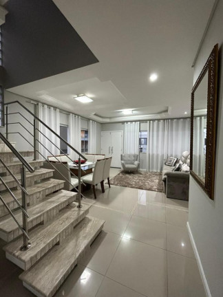 Imagem Casa com 3 Quartos à Venda, 240 m² em Pedra Branca - Palhoça Imagem Casa com 3 Quartos à Venda, 240 m² em Pedra Branca - Palhoça