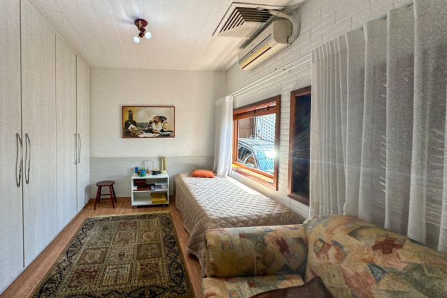 Imagem Casa com 3 Quartos à Venda, 300 m² em Três Figueiras - Porto Alegre Imagem Casa com 3 Quartos à Venda, 300 m² em Três Figueiras - Porto Alegre