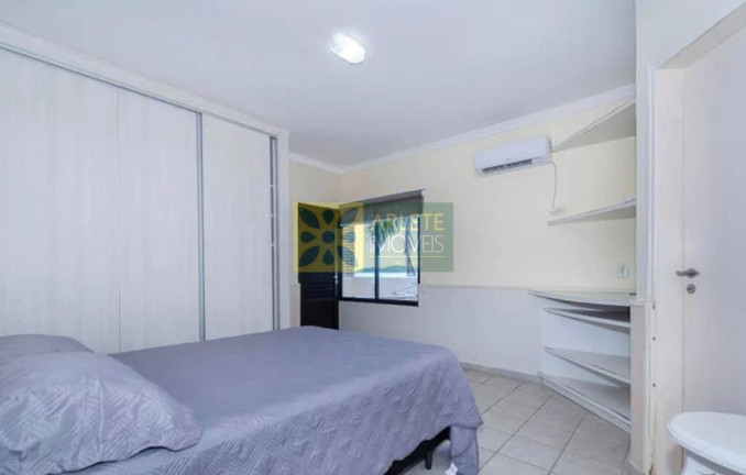 Imagem Casa com 6 Quartos para Alugar ou Temporada, 305 m² em Bombas - Bombinhas Imagem Casa com 6 Quartos para Alugar ou Temporada, 305 m² em Bombas - Bombinhas