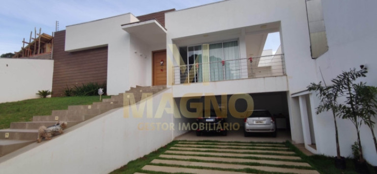 Imagem Sobrado com 4 Quartos à Venda, 272 m² em Recanto Tropical - Cascavel