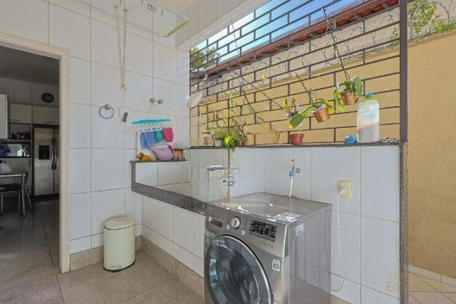 Imagem Casa com 4 Quartos à Venda, 325 m² em Santo Antônio - Belo Horizonte Imagem Casa com 4 Quartos à Venda, 325 m² em Santo Antônio - Belo Horizonte