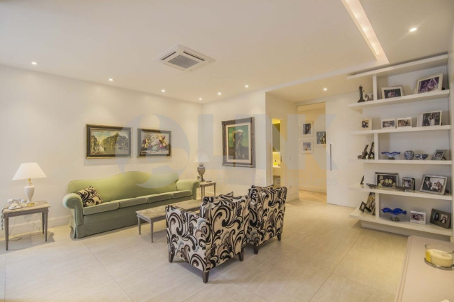 Imagem Apartamento com 4 Quartos à Venda, 251 m² em Moinhos De Vento - Porto Alegre Imagem Apartamento com 4 Quartos à Venda, 251 m² em Moinhos De Vento - Porto Alegre