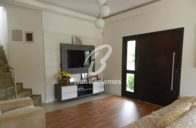Imagem Sobrado com 4 Quartos para Temporada, em Canto Grande - Bombinhas Imagem Sobrado com 4 Quartos para Temporada, em Canto Grande - Bombinhas