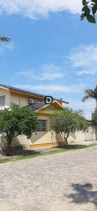 Imagem Sobrado com 6 Quartos à Venda, 294 m² em Camobi - Santa Maria