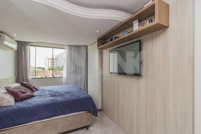 Imagem Imóvel com 3 Quartos à Venda, 215 m² em Vila Ipiranga - Porto Alegre