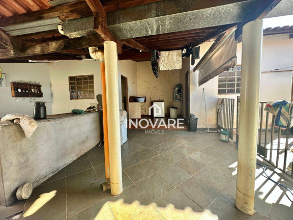 Imagem Casa com 3 Quartos à Venda, 220 m² em Alvorada - Araporã