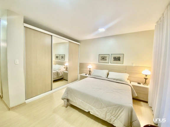 Imagem Casa com 3 Quartos à Venda, 220 m² em Estreito - Florianópolis