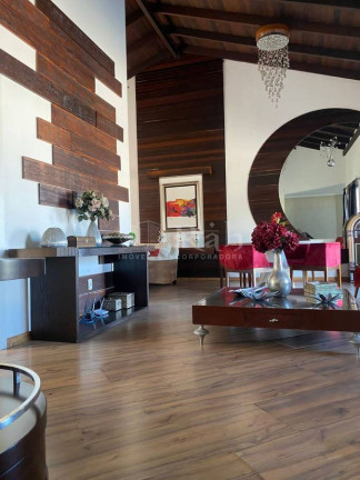 Sobrado com 5 Quartos à Venda, 270 m² em Nações - Balneário Camboriú