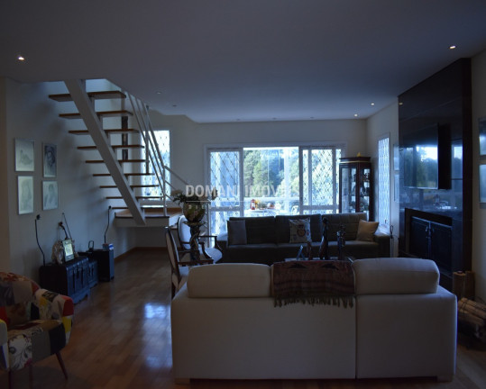 Imagem Casa com 4 Quartos à Venda, 215 m² em Região De Capivari - Campos Do Jordão Imagem Casa com 4 Quartos à Venda, 215 m² em Região De Capivari - Campos Do Jordão