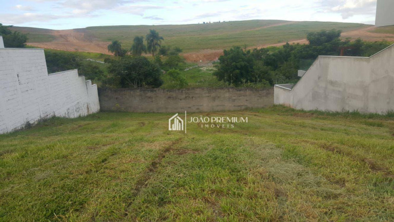 Terreno à Venda, 800 m² em Condomínio Reserva Do Paratehy - São José Dos Campos
